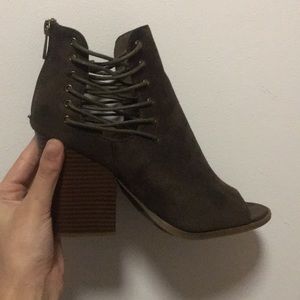 Booties with chunky heel